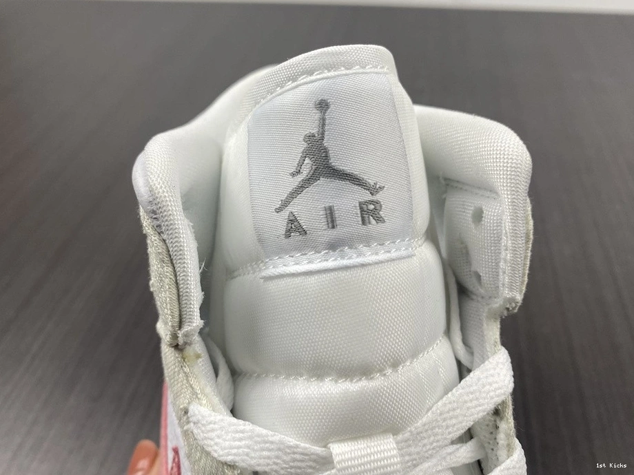 Light Iron - Ore Mid 1 Jordan (W) DN4045-001 SE 0118